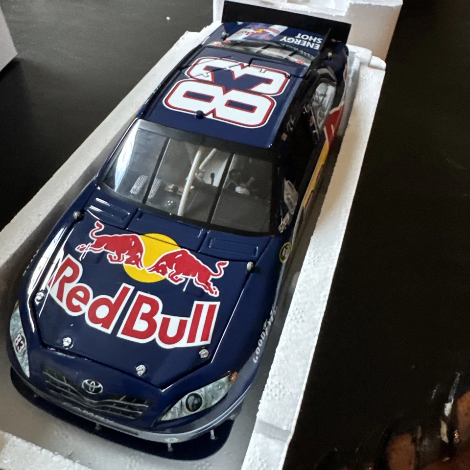 Brian Vickers 83 Red Bull 2010 1/24 Lionel Nascar diecast 1/990 raro Foto 3 de 4