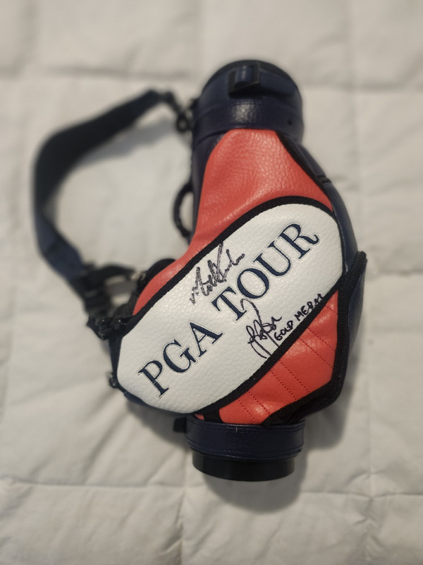 MINI GOLF BAG SIGNED BY OLYMPIC MEDALIST GOLFERSJUSTIN ROSE:GOLD & 2025 ST JUDE
