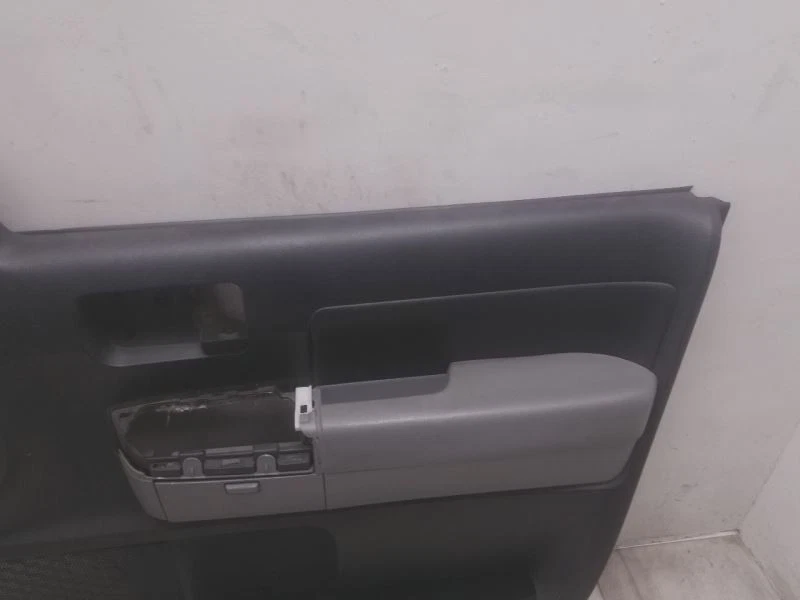 Toyota Tundra 2012 montaje del panel de la puerta delantera del lado del pasajero Foto 3 de 4