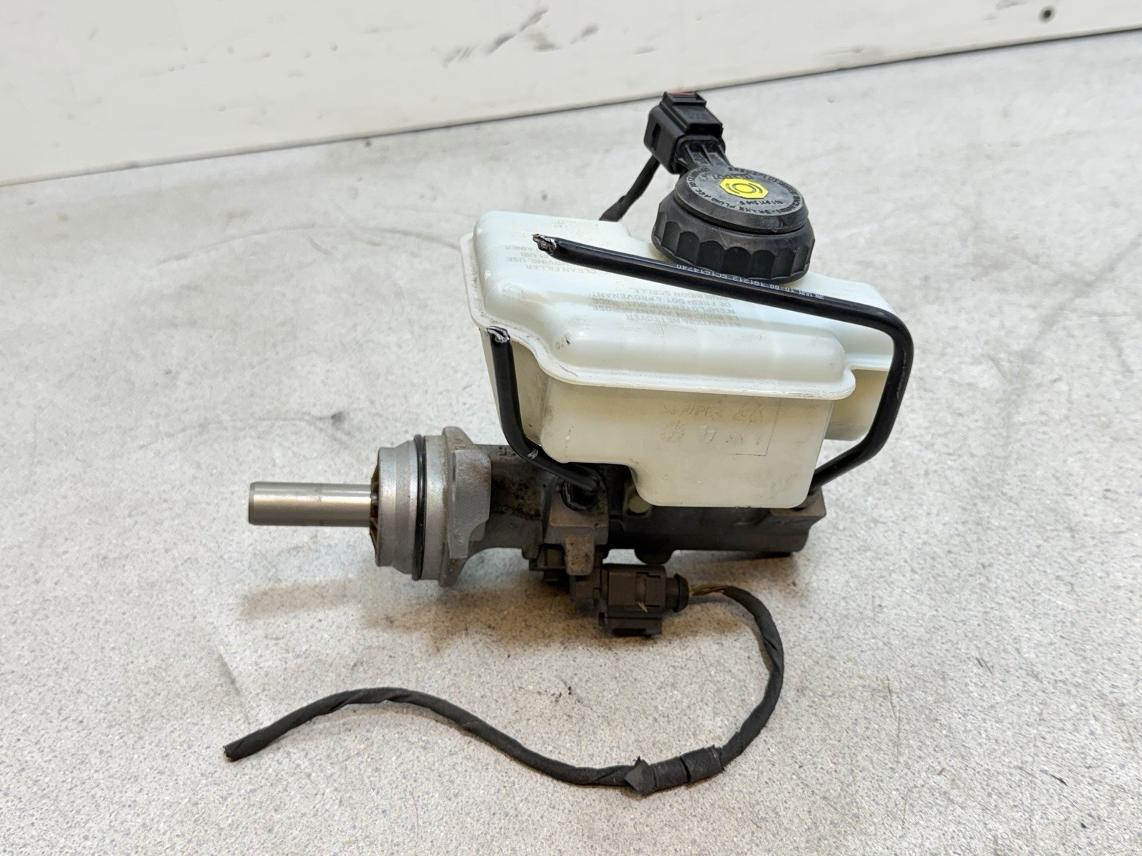 2009-2018 Volkswagen Jetta Brake Master Cylinder FHS6L