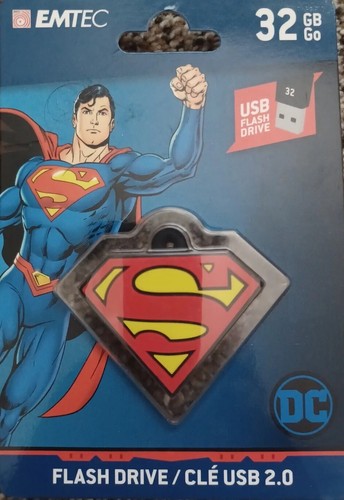 Emtec Superman USB 32 GB Flash Drive/Keychain Back to School New Sealed - Afbeelding 1 van 2