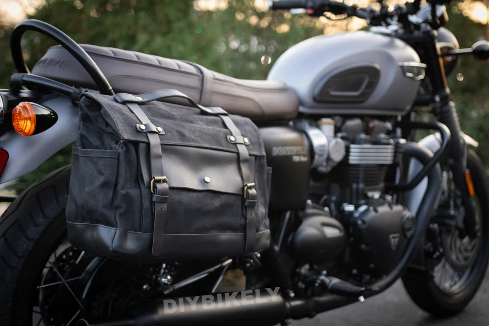 Equipaje bolsas de sillín Triumph Bonneville 2001-2015 con soportes personalizados NEGRAS Foto 4 de 4