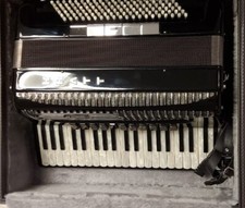 Akkordeon: Kratt Karat 414 schwarz (permultt Tasten/Standardbass/19,8 x 48,6)