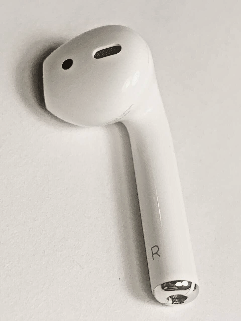 Right side Apple Airpods Gen 2 (Used, perfect condition)
