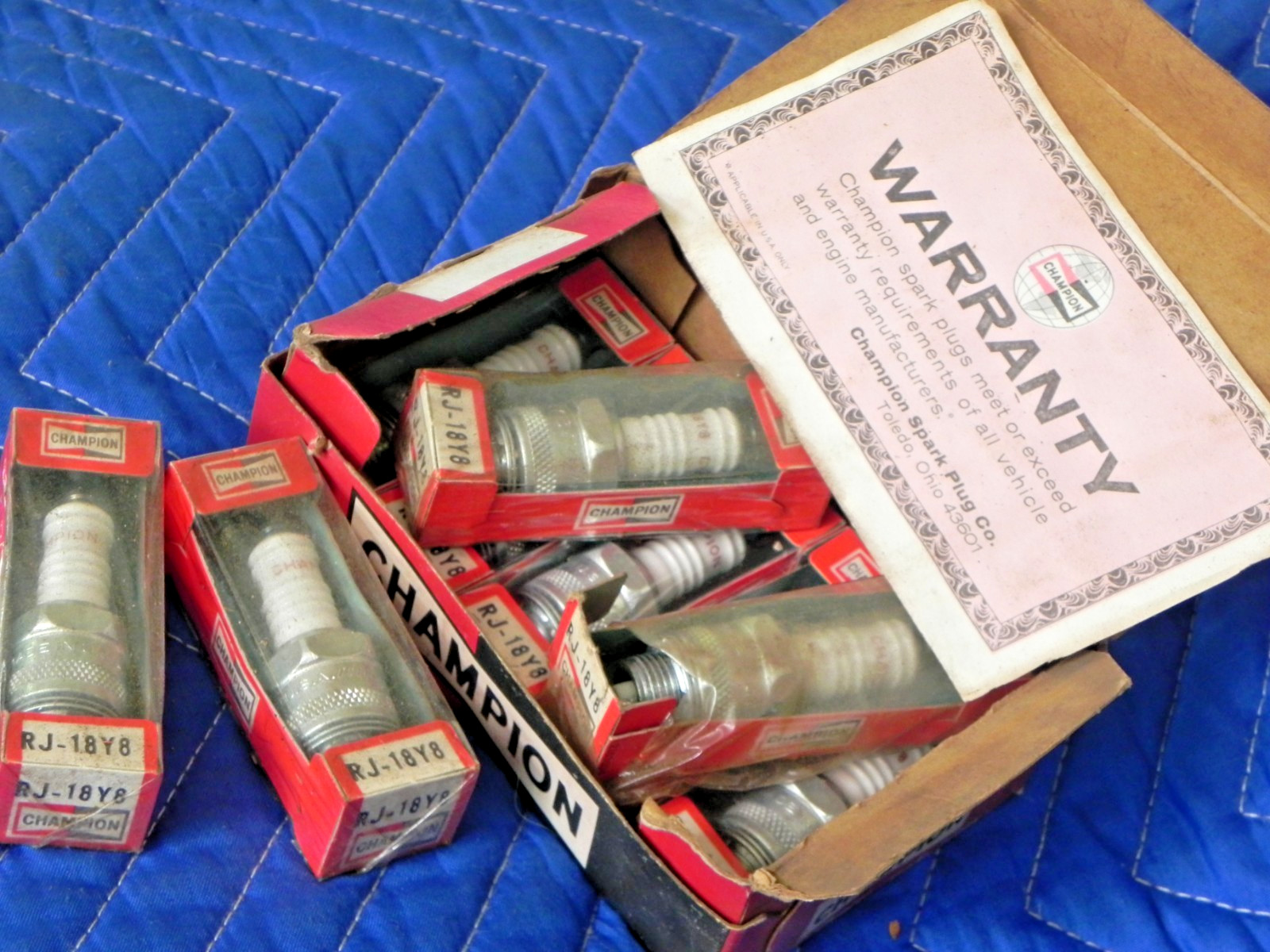 9 NOS Champion RJ-18Y8 Spark Plugs