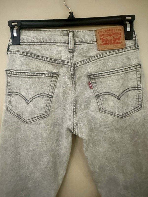 Men’s Jeans Levi’s 511 28x32 Light Wash Good Condition