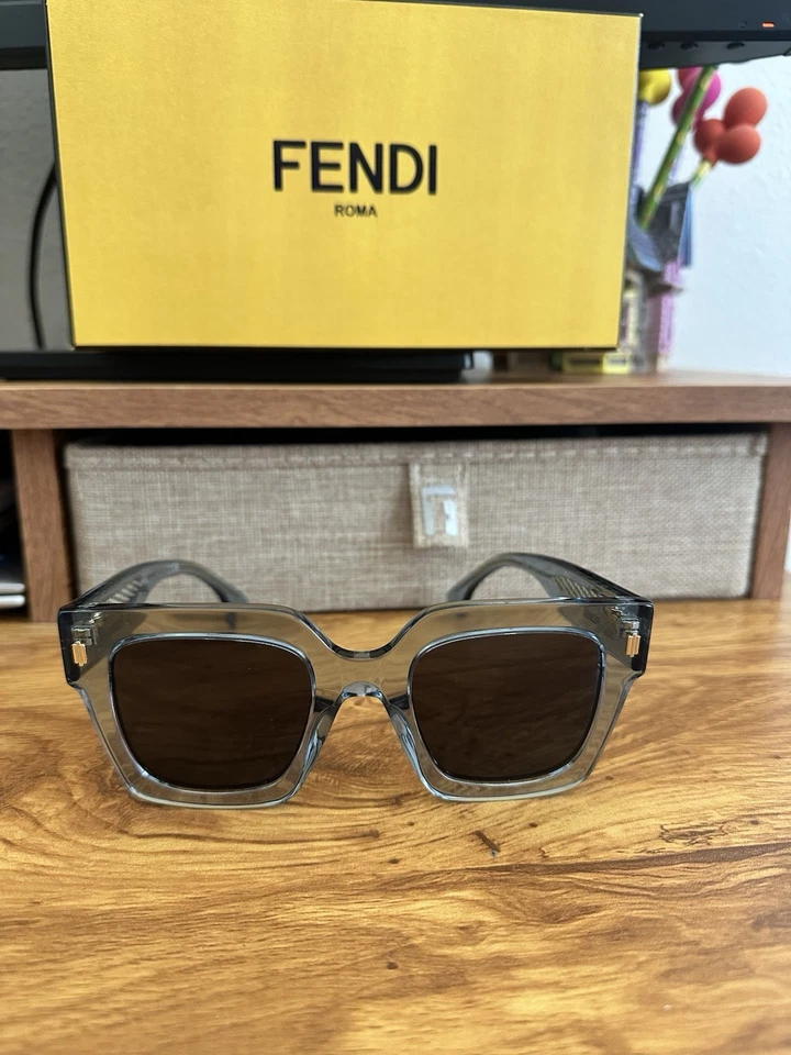 Женские солнцезащитные очки Fendi FE 40100I 90A Trasparent синие/серые квадратные Roma - Изображение 3 из 4