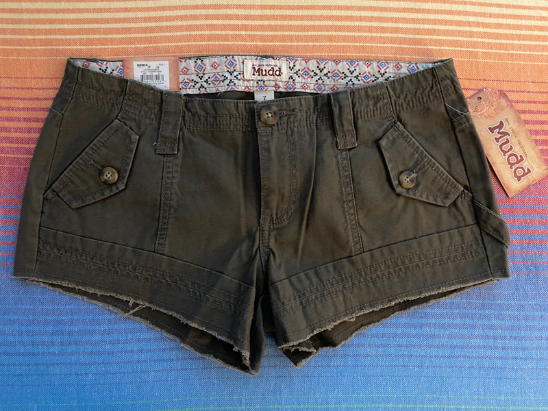 NWT Army Green Cargo Patched Twill Shorts * Women/Junior Size 7 * Mudd *