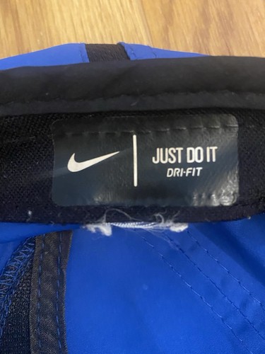 Gorra de béisbol ajustable ligera con logotipo azul Nike para niños pequeños - Imagen 6 de 7