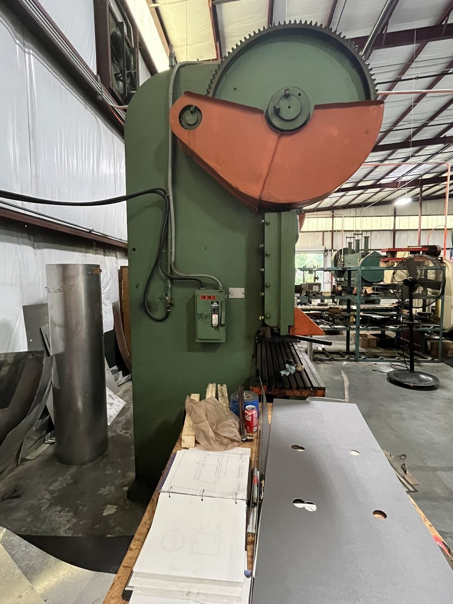 Chicago Model 608D 300 Ton x 10' Press Brake eBay