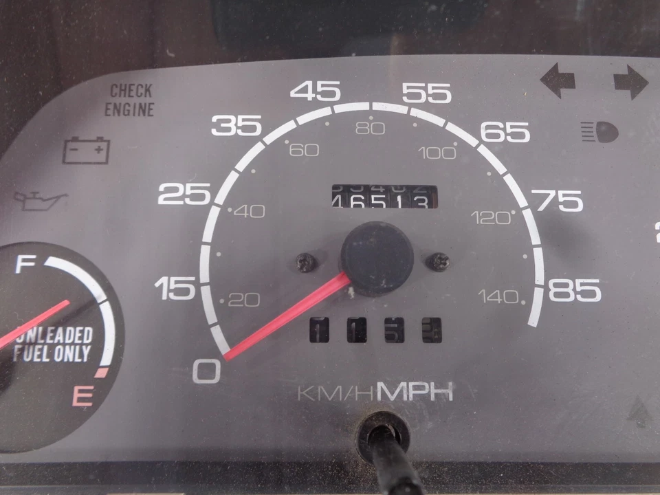 GEO METRO 1989 TO 1991 CONVERTIBLE INSTRUMENT CLUSTER WITH TACHOMETER - Image 3 of 4
