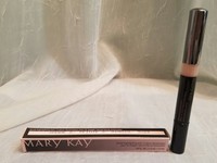 Mary Kay Facial Highlighting Pen Shade 2 .04oz Mary Kay Facial Highlighting Pen Shade 2 .04oz
