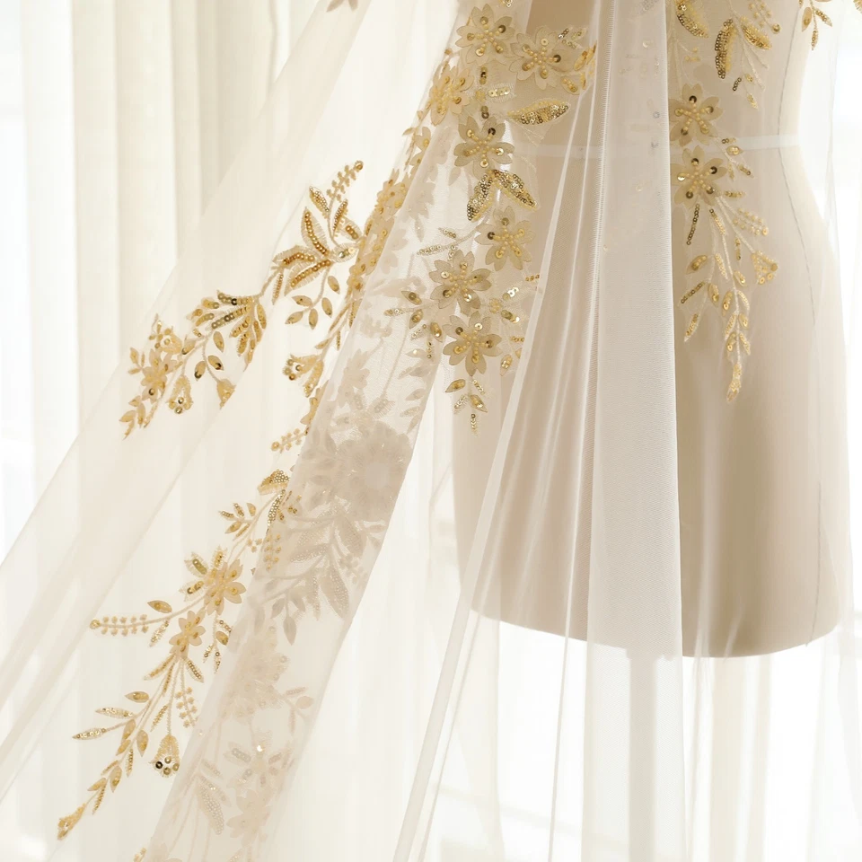 Velo de novia brillante con apliques de encaje dorado con cuentas elegante velo dorado Foto 4 de 4