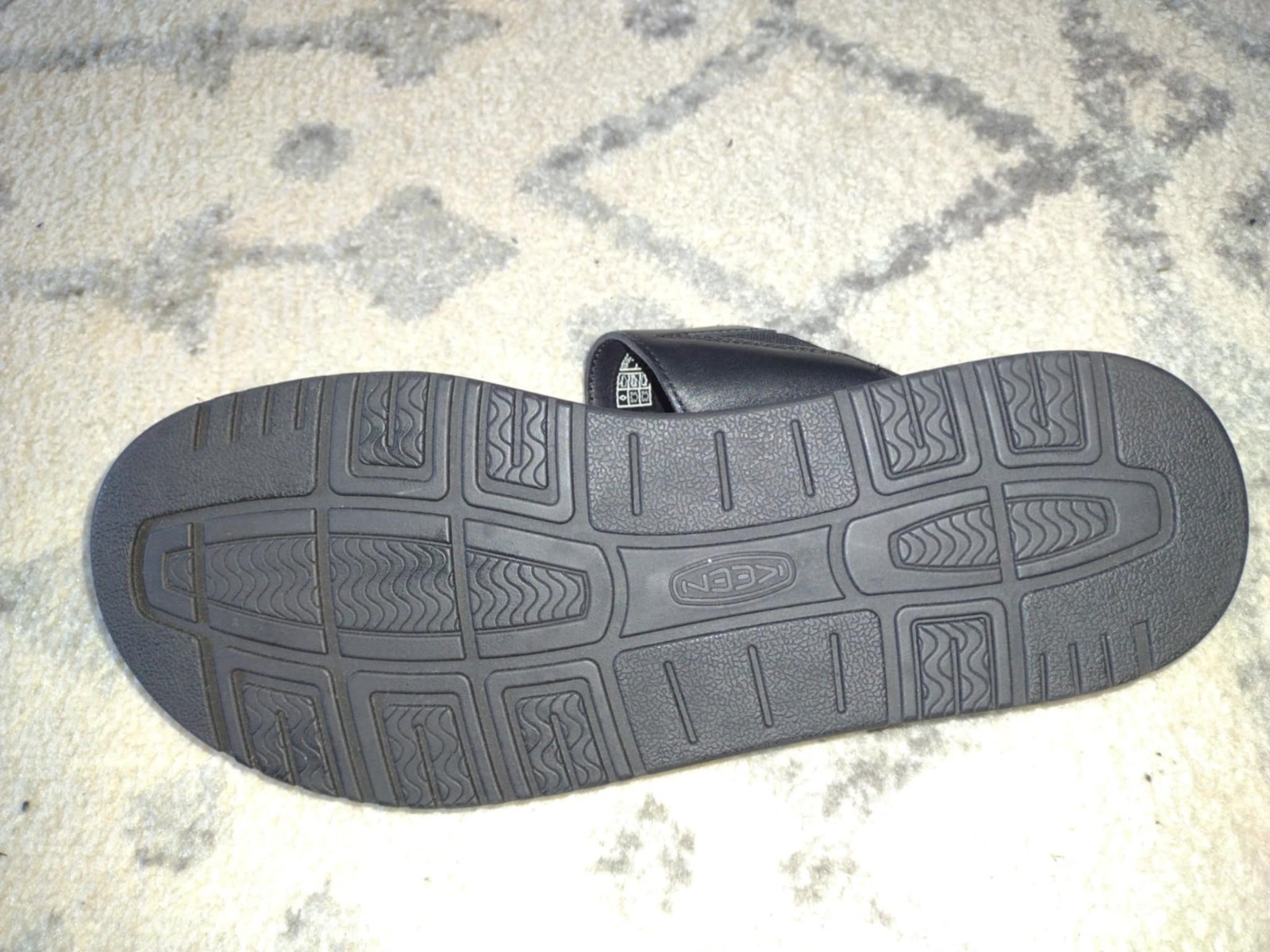 Keen sandalo donna Lana con cinturino incrociato nero 10