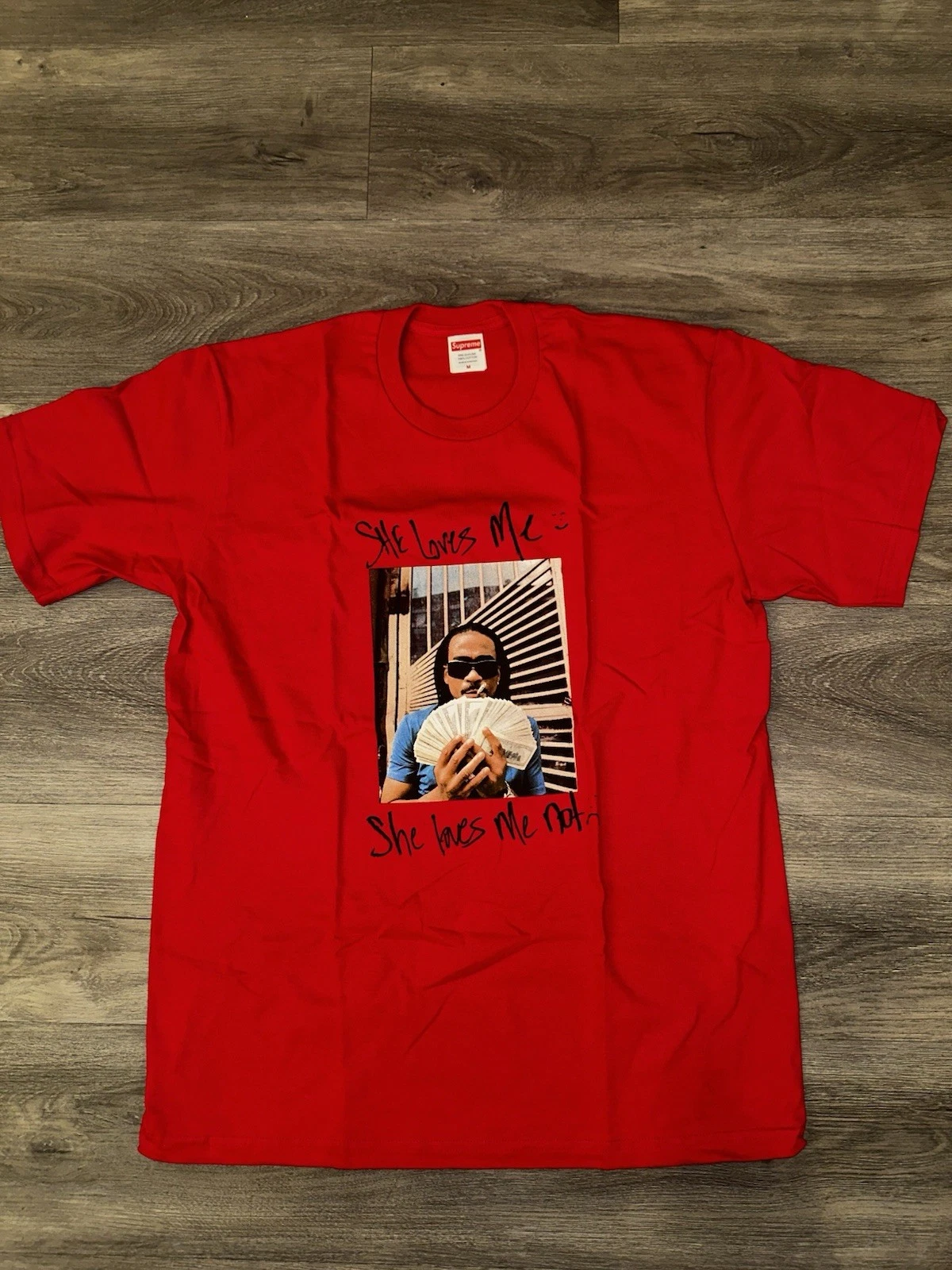 TEE SHIRT ROUGE SUPREME MAX B TAILLE MEDIUM (SS25 SEMAINE 7) (100% AUTHENTIQUE) (NEUF)