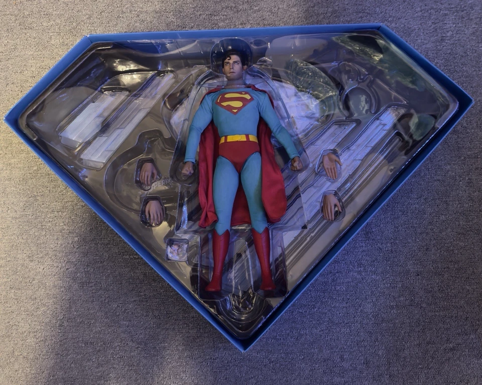 Hot Toys MMS152 Superman The Movie DC Christopher Reeve 1/6 Scale Complete - Image 3 of 4