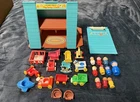 VINTAGE FISHER PRICE PLAY FAMILY A FRAME HOME WITH ACCESSORIES