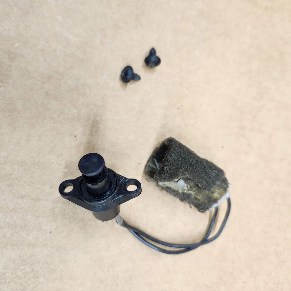 C4 Corvette Rear Window Hatch Ajar Switch & Screws Courtesy Light GOOD OEM 84-96 - Image 4 of 4