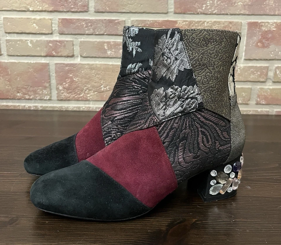 Botines Anthropologie Bettye Muller para mujer 7,5 gamuza retazos pedrería Foto 2 de 4
