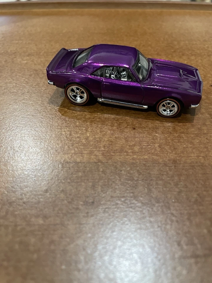HOT WHEELS 67 CAMARO FACTORY PROTOTIPO COLORE CORSA SPECTRAFLAME VIOLA PILOTI REALI - Immagine 2 di 4