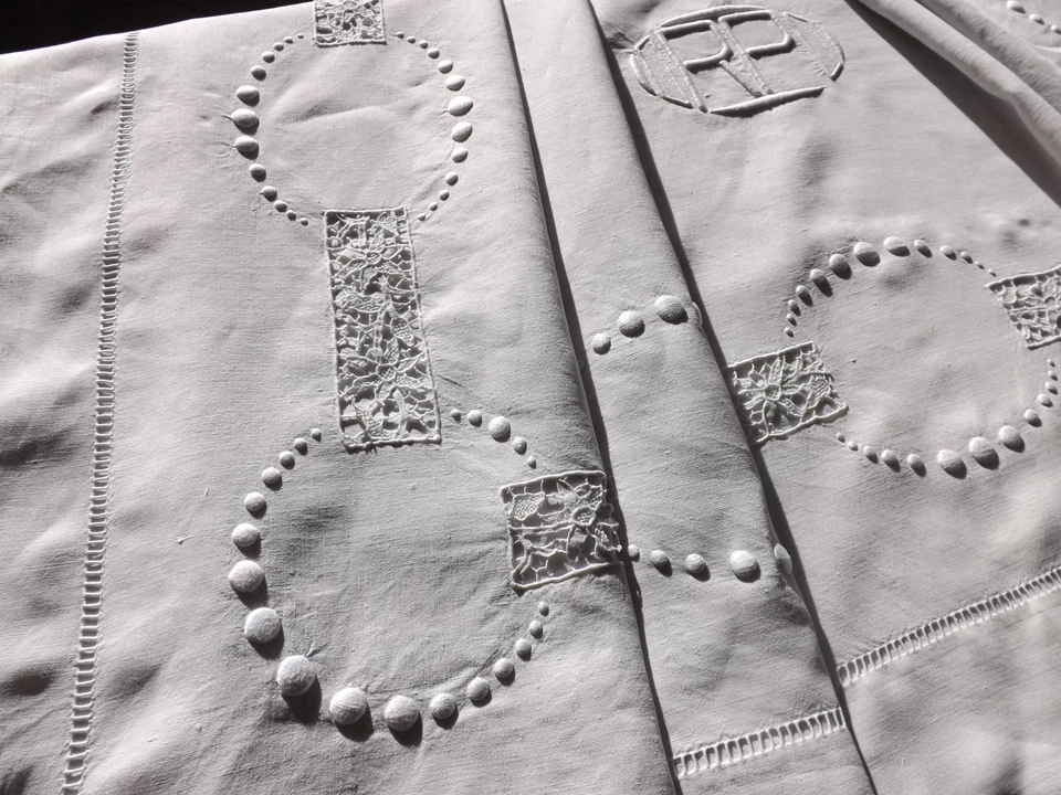 drap brodé, 2.25 m X 3.30 m, en fil de lin, mono RP, ancien - Photo 2/4