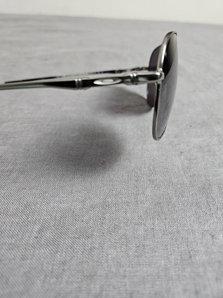 Gafas de sol Oakley Elmont L OO4119-0160. Las lentes tienen arañazos de las usadas.  Foto 3 de 4