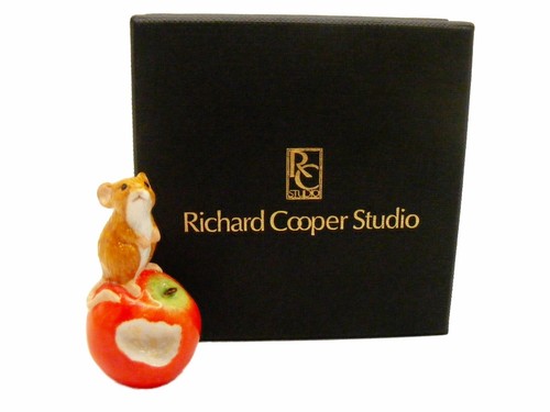 Richard Cooper The Cottage Studio Bone China Baby Mouse on Apple 118BC - Picture 6 of 7