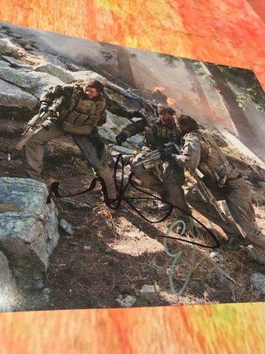 GFA Lone Survivor Movie * MARK WAHLBERG & EMILE HIRSCH * Signed 11x14 Photo COA - Picture 3 of 3