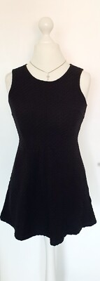 Kleid Skaterkleid Divided H&M schwarz Stoff Struktur Größe 36 ausgestellt