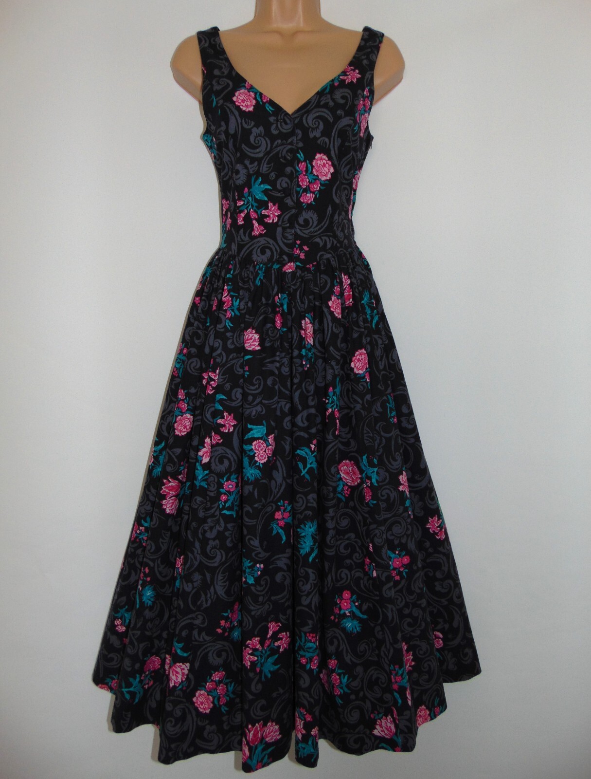Laura Ashley Vintage Floral Fit & Flare Dress UK 8/10 - Black/Grey image 7