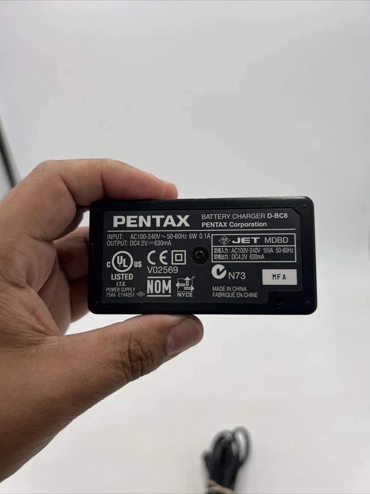 Cargador de batería Pentax D-BC8 genuino OEM para DL-18 Foto 4 de 4