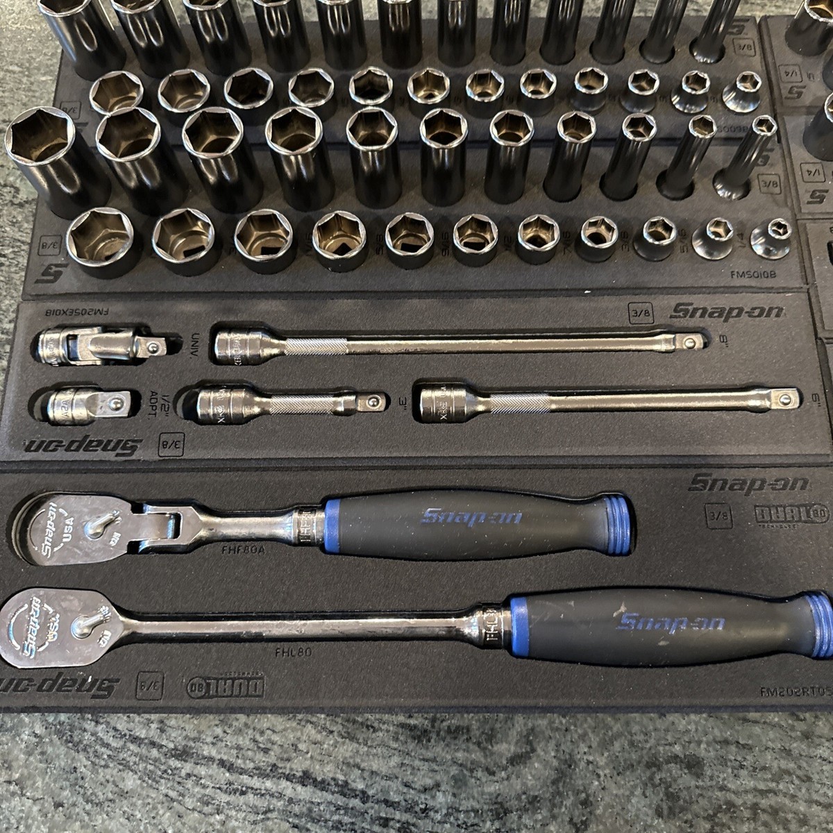 Snap-on 106 pc 3/8” & 1/4” sae & metric with extensions and