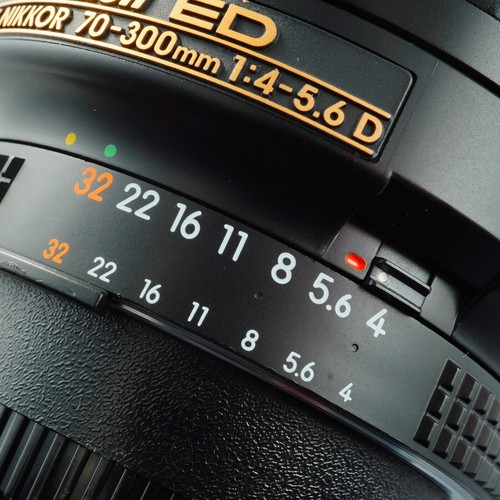 VERY GOOD Nikon NIKKOR AF 70-300mm F/4-5.6 D ED Zoom Lens - Picture 15 of 17