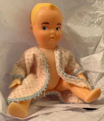 Vintage BARBIE BABYSITS 1965 Doll #953 Blonde Baby Figure 3”