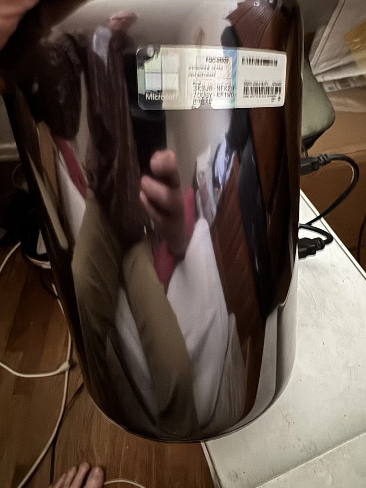 Apple Mac Pro 2013 A1481 E5-1650v2 6 core 64GB RAM 1 TB SSD HAS WINDOWS 10 - Image 2 of 2