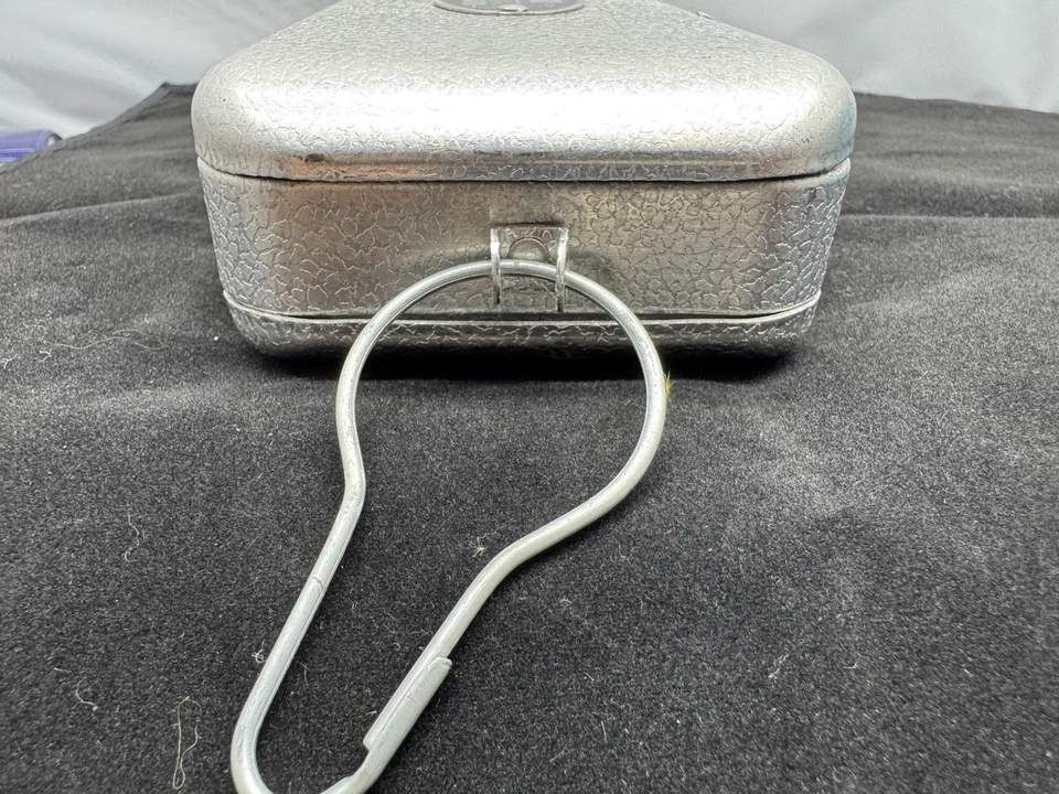 Vintage Tackle Box " NO BURNS-UMCO Model P-9 Fly Rod Popper/ Hook Box EXCELLENT - Image 4 of 4