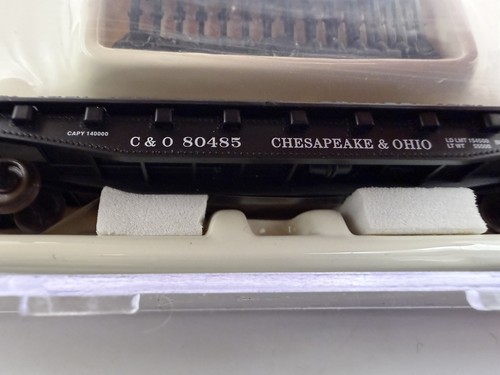 N - Atlas 38034 - 50' Flat Car w Stakes - Chesapeake & Ohio #80485 NEUWERTIG | Zustand: Used