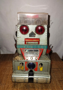 VINTAGE OLD TANK SHAPE BATTERY-OPERATED TIN TOY ROBOT R 1 NAMURA JAPAN RARE 1960