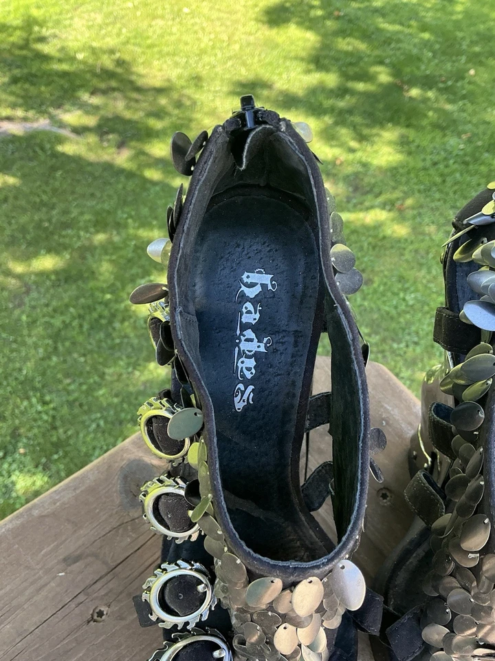 Hades MONIQUE Cuña 6’’ Tacones Altos Cromo Ornamentado Tacones Negros Talla 8 Usados en Excelente Condición Foto 4 de 4