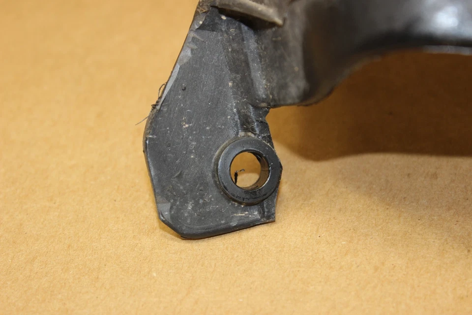 08-09 Pontiac G8 Air Inlet Housing Upper Outer 92201178 LHD AU1841B OEM - Image 2 of 4