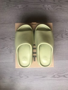 Yeezy Slide Earth Brown Vinted
