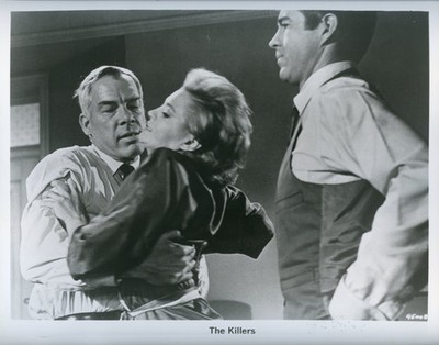 THE KILLERS 8x10 b/w Press Photo / Lee Marvin & Angie Dickinson