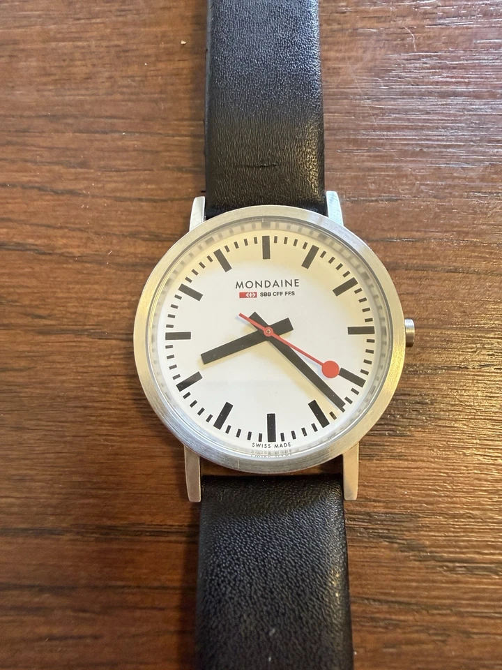 Mondaine Simply Elegant 36mm mostrador branco couro relógio oficial Swiss Railways - Imagem 2 de 4