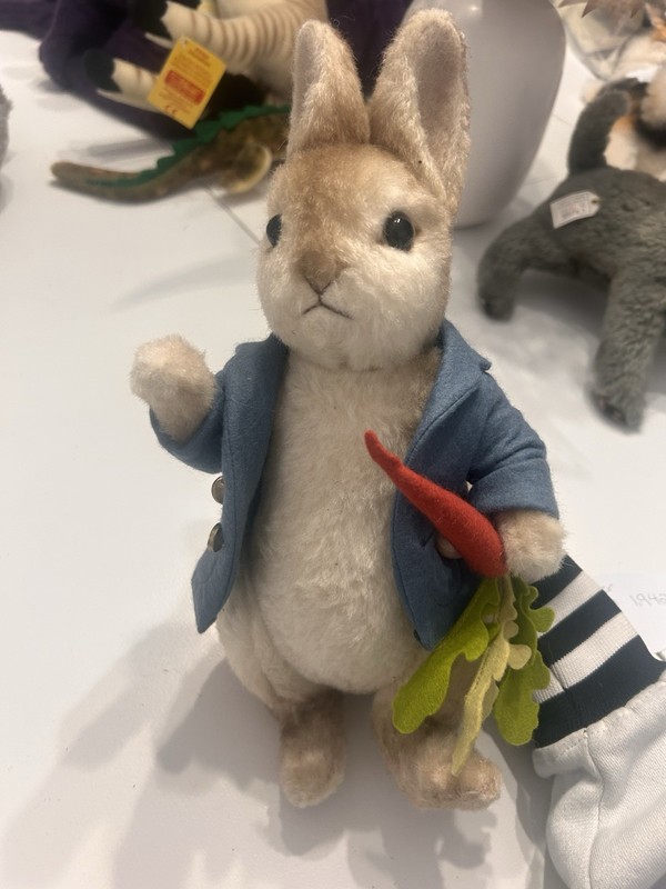 R. John Wright Dolls Peter Rabbit Stuffed Animal Beige Blue 0621/2500 1998