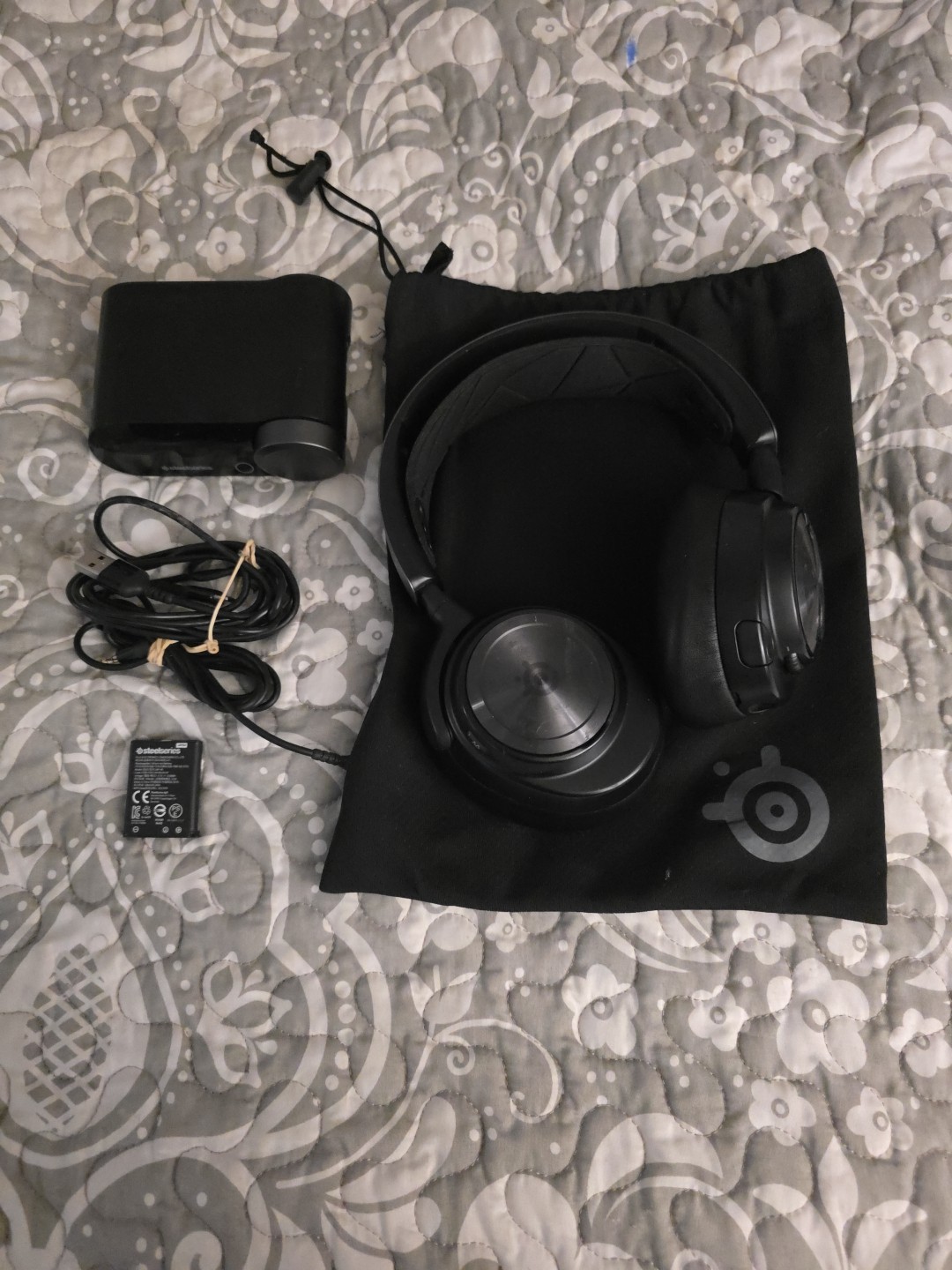 Steel Series Arctis Nova Pro Gaming Headset + Control Amp