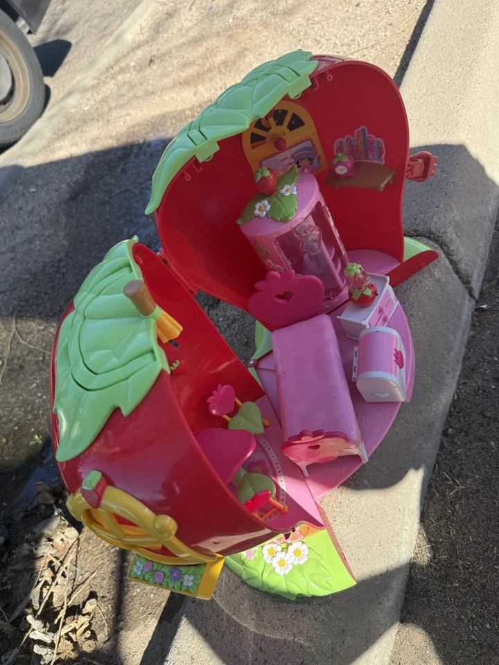 Estuche de transporte vintage Strawberry Shortcake Berry Sweet House con accesorios 2003 Foto 4 de 4