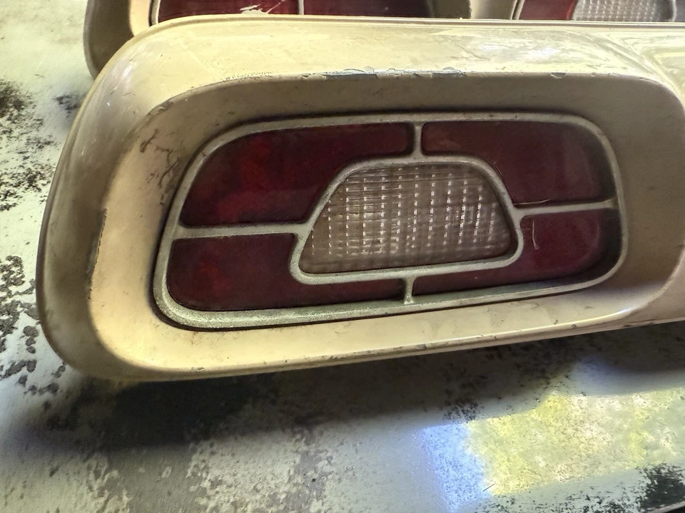 Conjunto de bisel de lente de luz trasera Mercury Montego 1970 1971 70-1977 Comet 1976 75 72 Foto 3 de 4