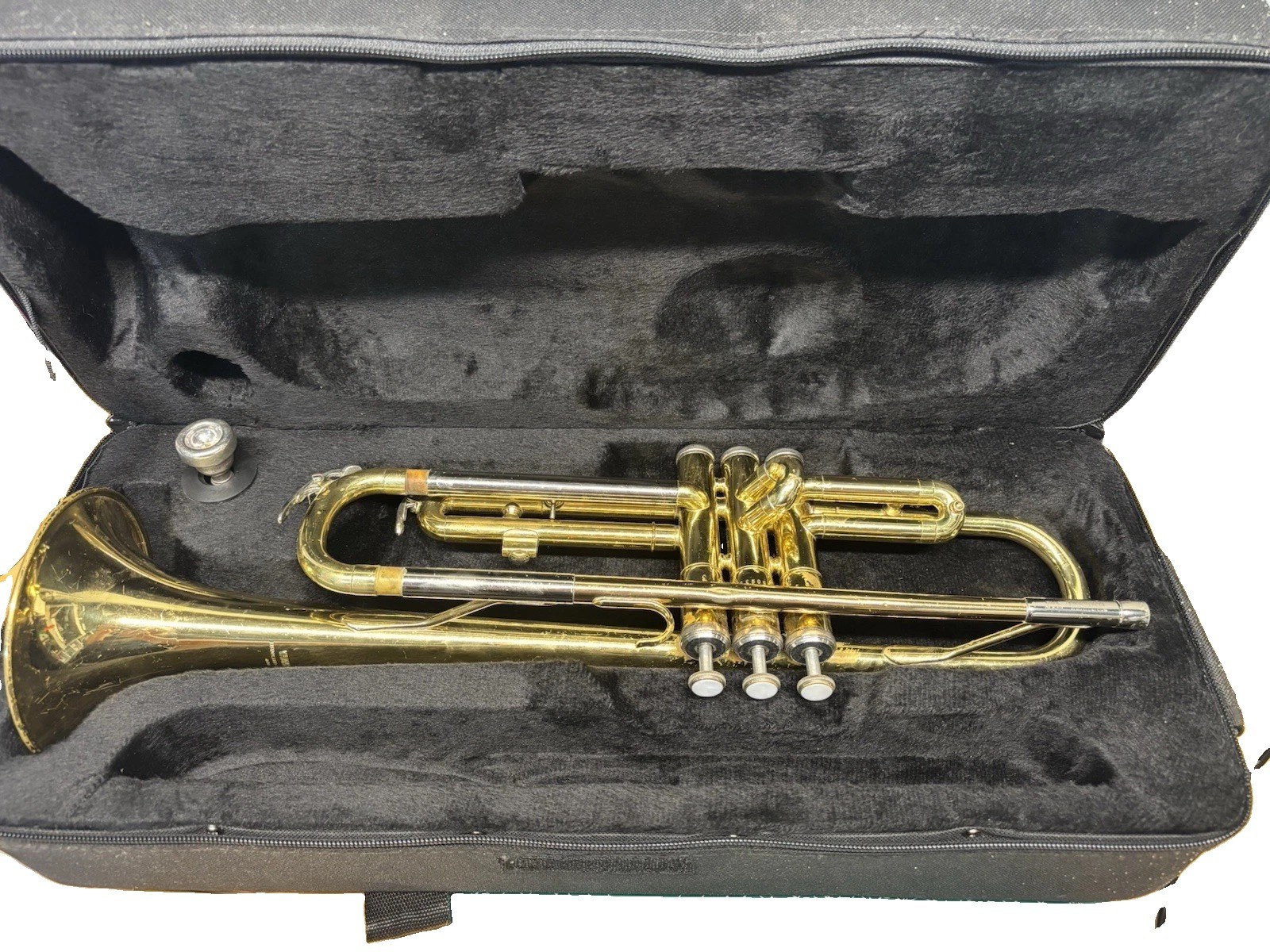 Yamaha YTR 2320 Bb Trumpet Brass Beginner Student Bach 3C Mouthpiece