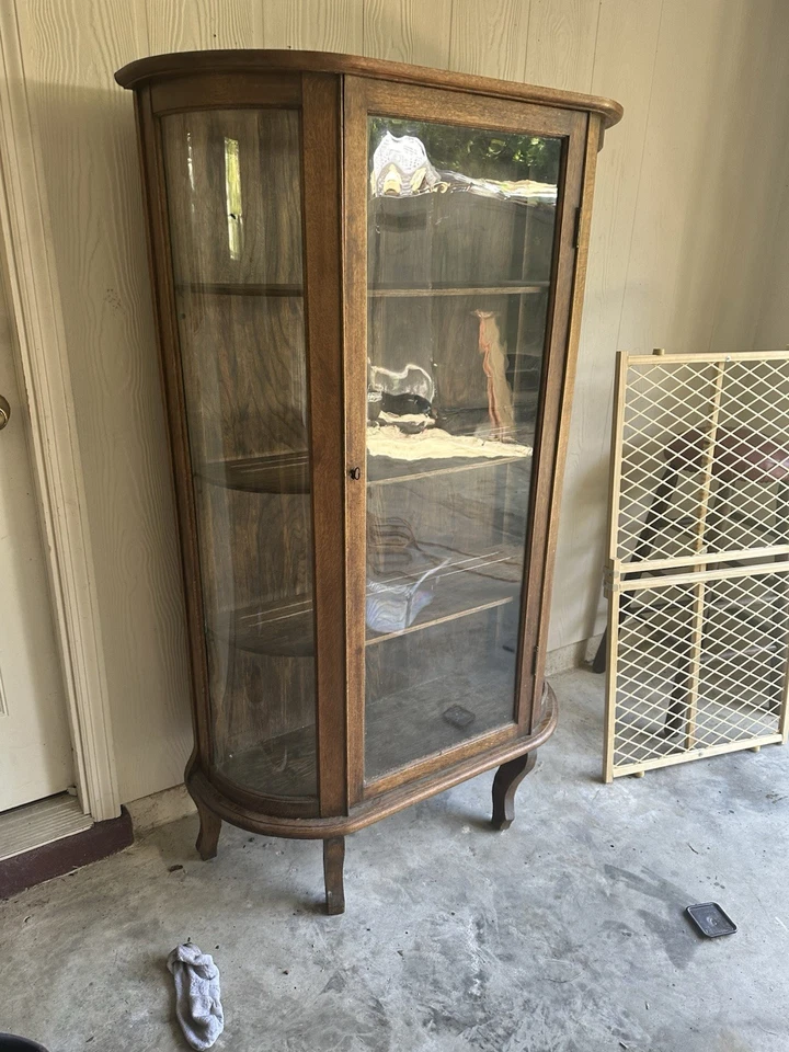Vintage curved glass curio cabinet - Image 3 of 4