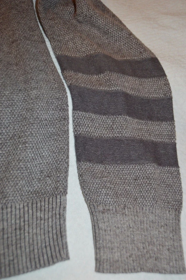 INHABIT Man's V-Neck Premium Sweater NEW Size Large  Retail Value: $225 - Image 4 of 4